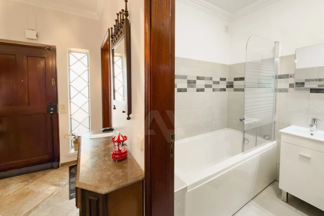 Moradia T4 para Venda em Alcabideche Foto 28