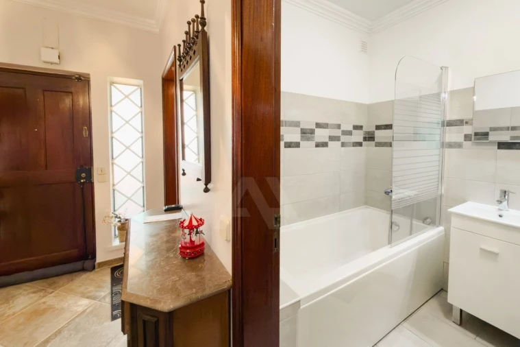 Moradia T4 para Venda em Alcabideche Foto 28