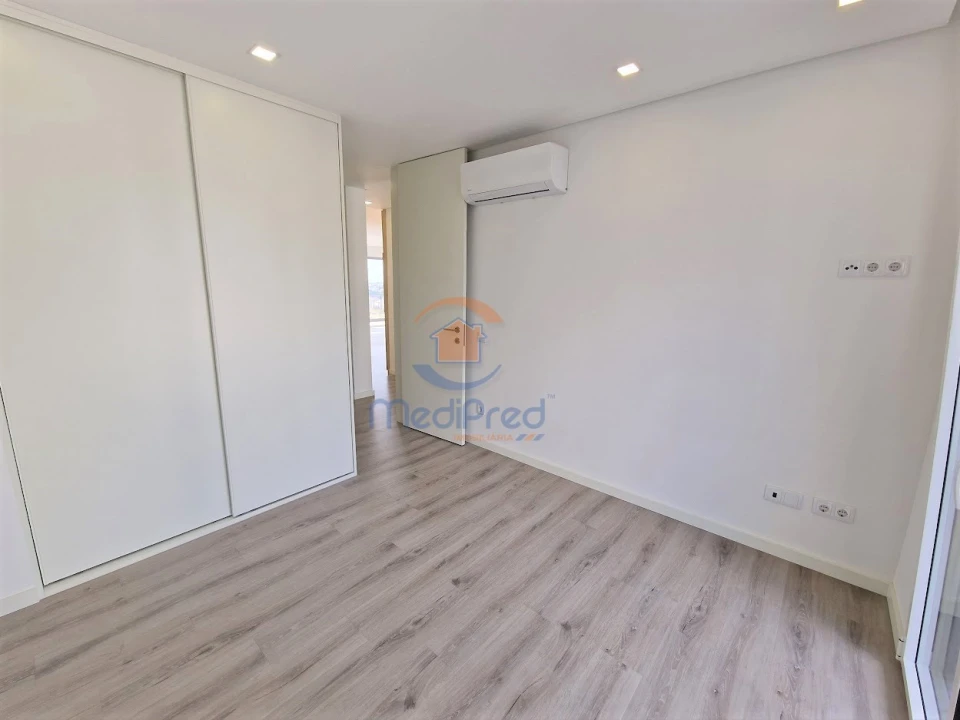 Apartamento T3 para Venda em Santo António dos Cavaleiros e Frielas Foto 19