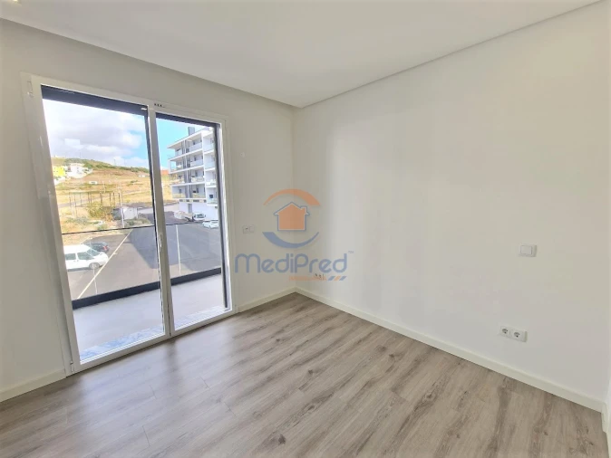 Apartamento T3 para Venda em Santo António dos Cavaleiros e Frielas Foto 18