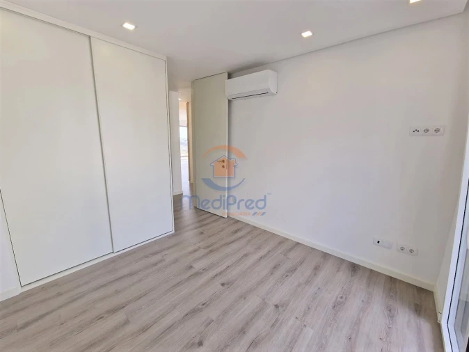 Apartamento T2 para Venda em Santo António dos Cavaleiros e Frielas Foto 12