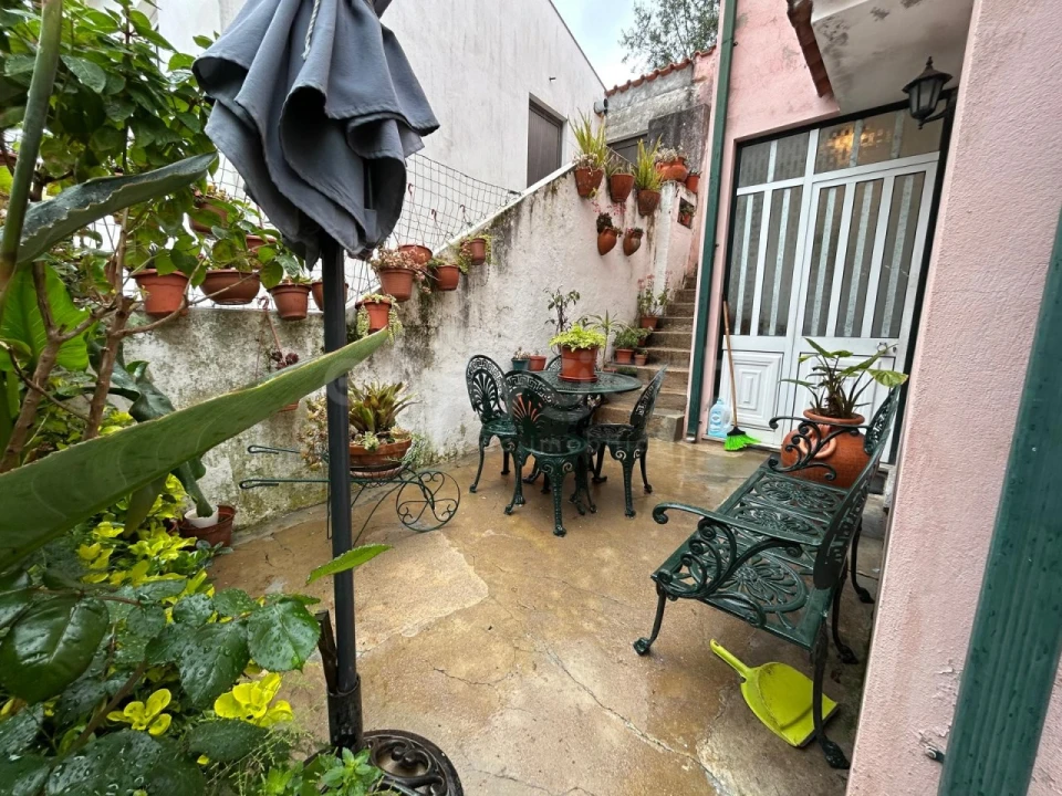 Moradia T3 para Venda em Santo Antonio dos Olivais Foto 11