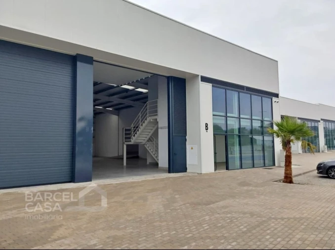 Armazém para Venda em Silveiros e Rio Covo (Santa Eulália)