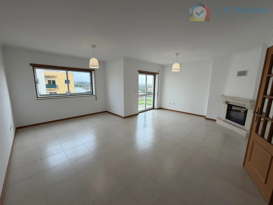 Apartamento T3 para Venda em Santo Antonio da Charneca Foto 1