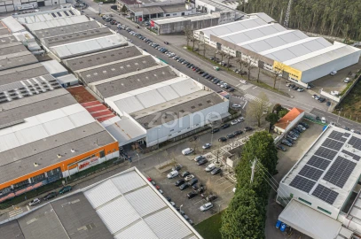 Terreno Comércio / Armazém para Venda em Castêlo da Maia