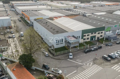 Terreno Comércio / Armazém para Venda em Castêlo da Maia