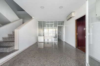 Terreno Comércio / Armazém para Venda em Castêlo da Maia