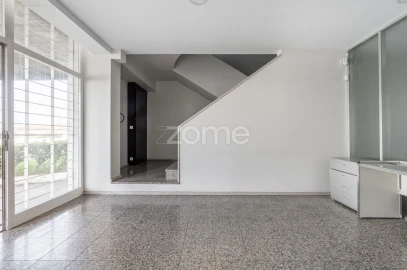 Terreno Comércio / Armazém para Venda em Castêlo da Maia