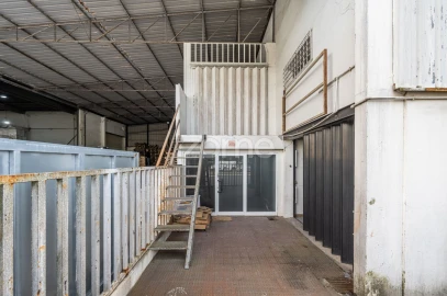 Terreno Comércio / Armazém para Venda em Castêlo da Maia