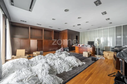 Terreno Comércio / Armazém para Venda em Castêlo da Maia