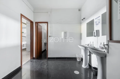 Terreno Comércio / Armazém para Venda em Castêlo da Maia