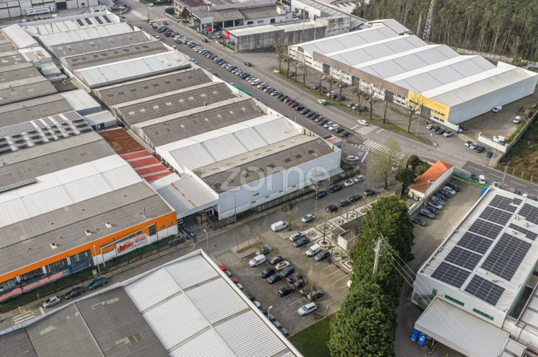 Terreno Comércio / Armazém para Venda em Castêlo da Maia Foto 25