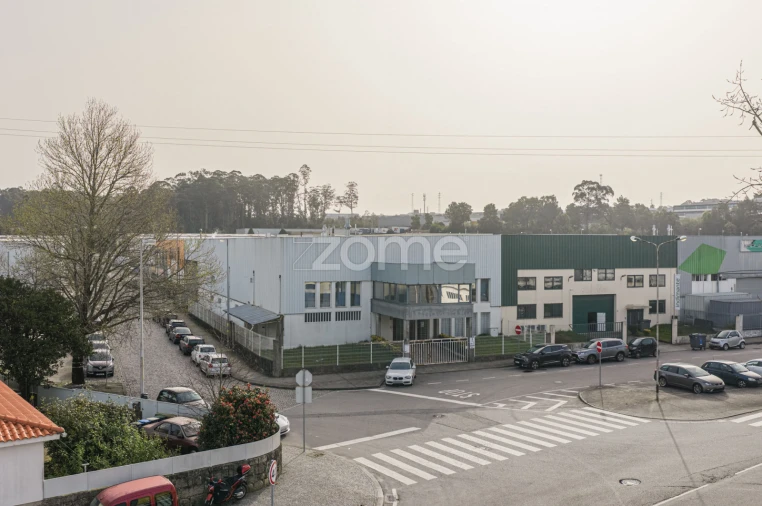 Terreno Comércio / Armazém para Venda em Castêlo da Maia Foto 24