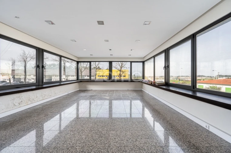 Terreno Comércio / Armazém para Venda em Castêlo da Maia Foto 12