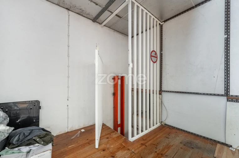 Terreno Comércio / Armazém para Venda em Castêlo da Maia Foto 17