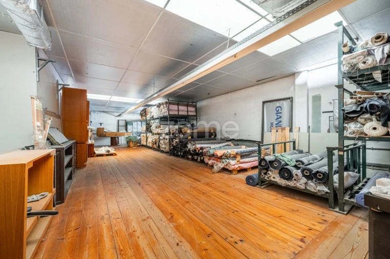 Terreno Comércio / Armazém para Venda em Castêlo da Maia Foto 18