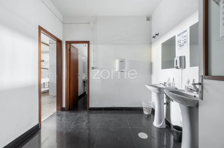 Terreno Comércio / Armazém para Venda em Castêlo da Maia Foto 20