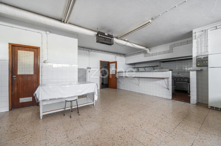 Terreno Comércio / Armazém para Venda em Castêlo da Maia Foto 22