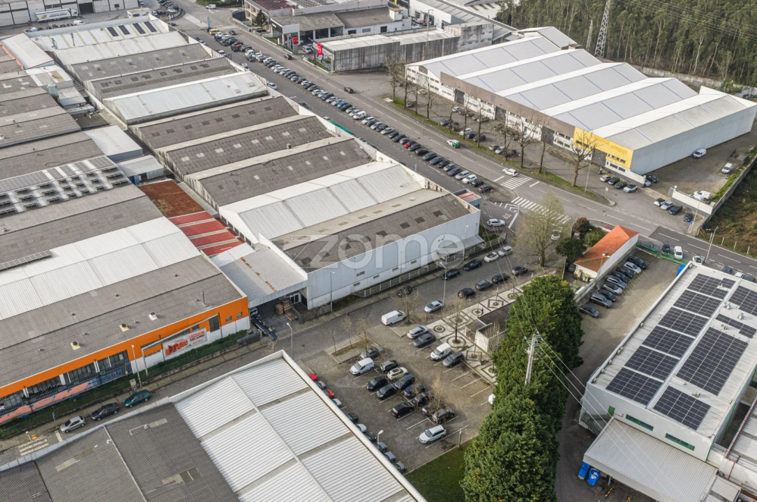 Terreno Comércio / Armazém para Venda em Castêlo da Maia Foto 25