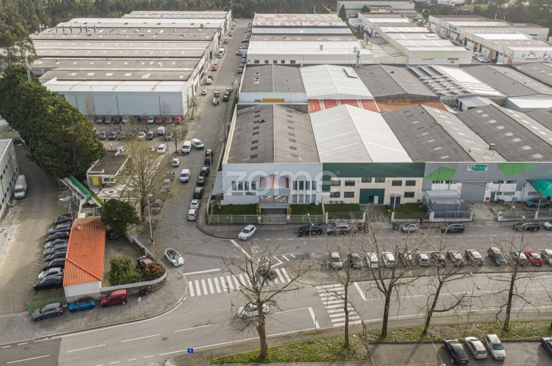 Terreno Comércio / Armazém para Venda em Castêlo da Maia Foto 26