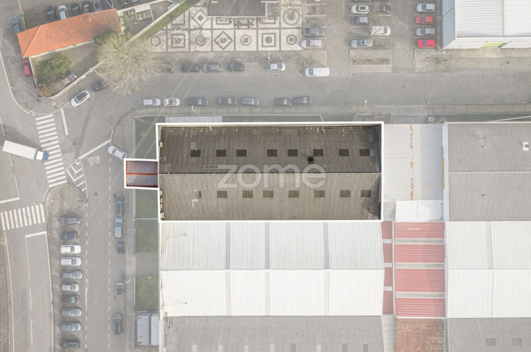 Terreno Comércio / Armazém para Venda em Castêlo da Maia Foto 3