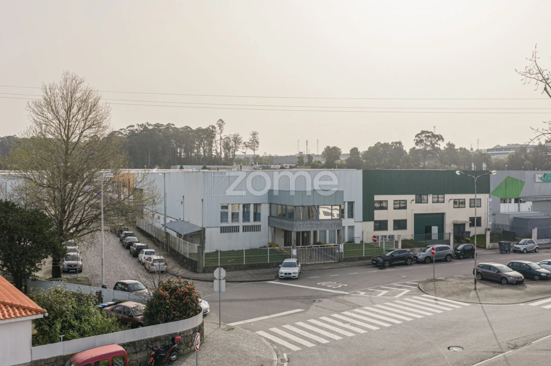 Terreno Comércio / Armazém para Venda em Castêlo da Maia Foto 24