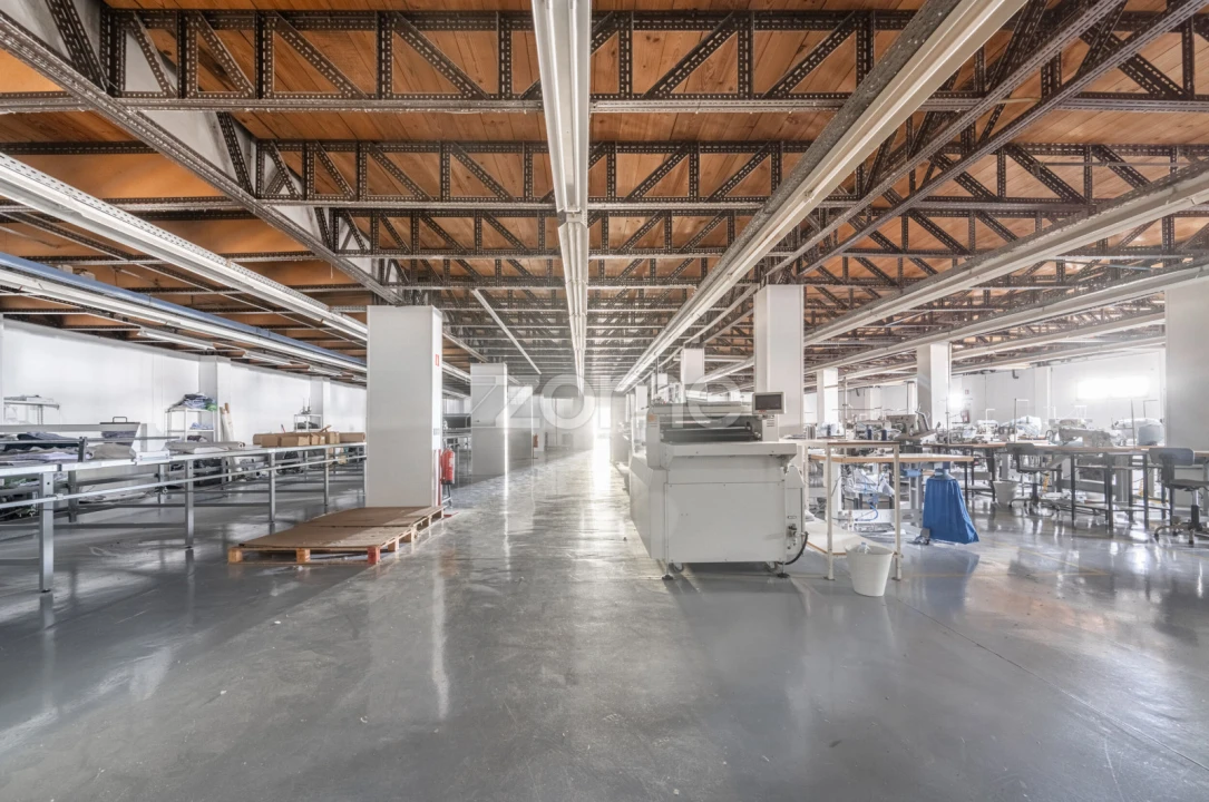 Terreno Comércio / Armazém para Venda em Castêlo da Maia Foto 10