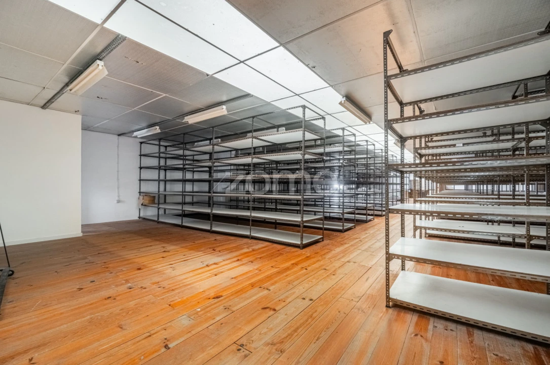 Terreno Comércio / Armazém para Venda em Castêlo da Maia Foto 16