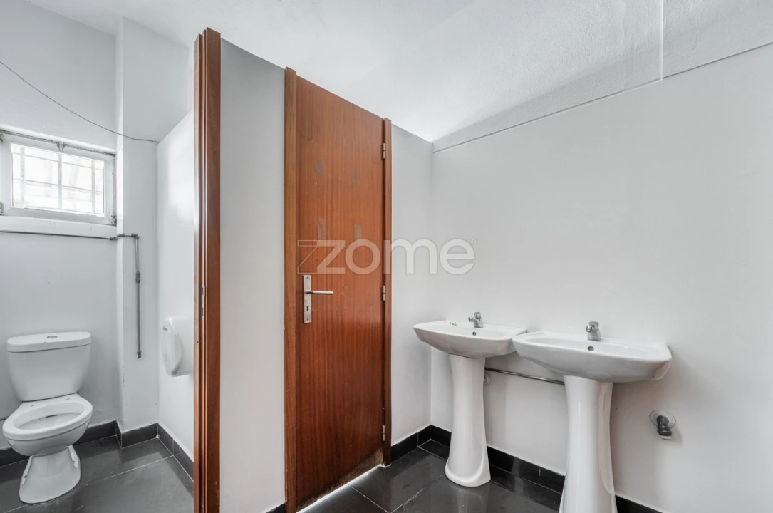 Terreno Comércio / Armazém para Venda em Castêlo da Maia Foto 23