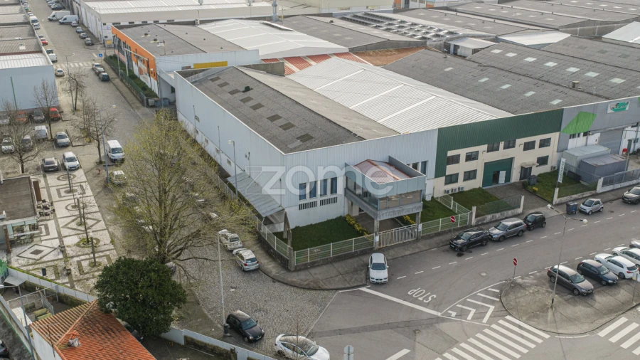 Terreno Comércio / Armazém para Venda em Castêlo da Maia