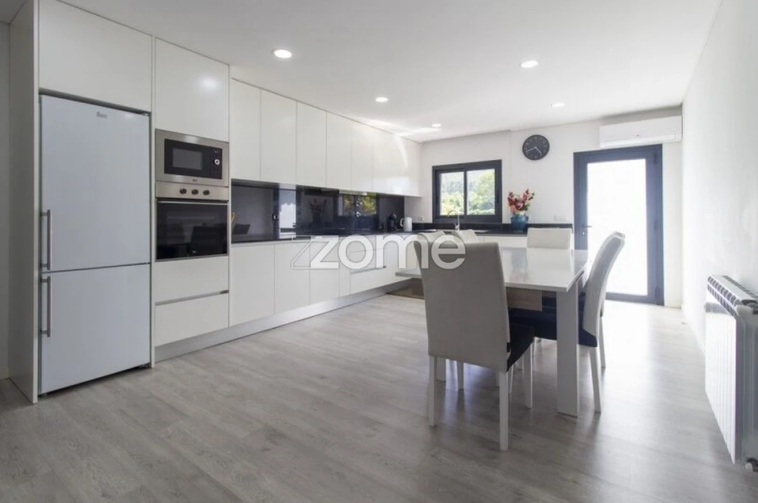 Moradia T3 para Venda em Povoa de Lanhoso (N. Senhora do Amparo) Foto 4