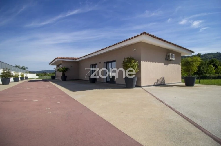 Moradia T3 para Venda em Povoa de Lanhoso (N. Senhora do Amparo) Foto 2