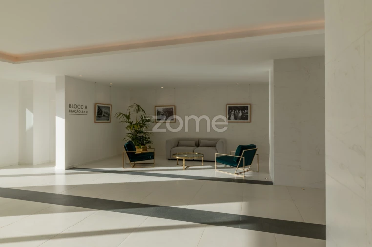 Apartamento T3 para Arrendamento em São Martinho Foto 9