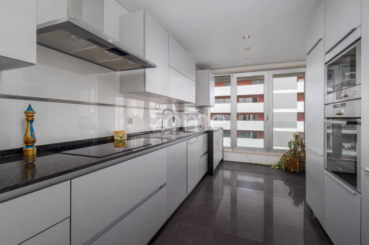 Apartamento T2 para Venda em Areeiro Foto 11