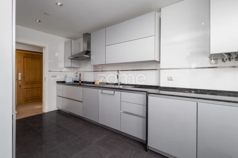 Apartamento T2 para Venda em Areeiro Foto 12