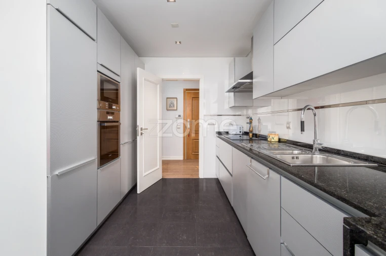 Apartamento T2 para Venda em Areeiro Foto 10