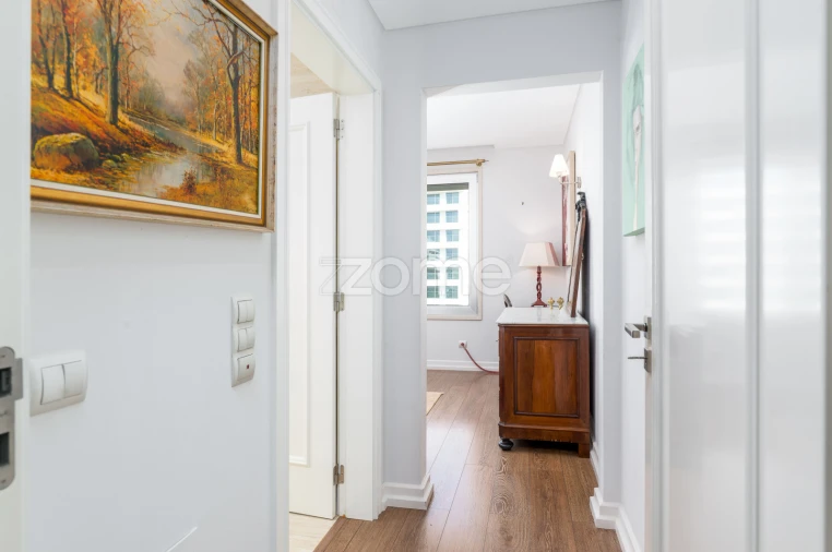 Apartamento T2 para Venda em Areeiro Foto 17