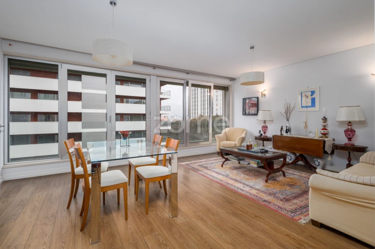 Apartamento T2 para Venda em Areeiro Foto 4