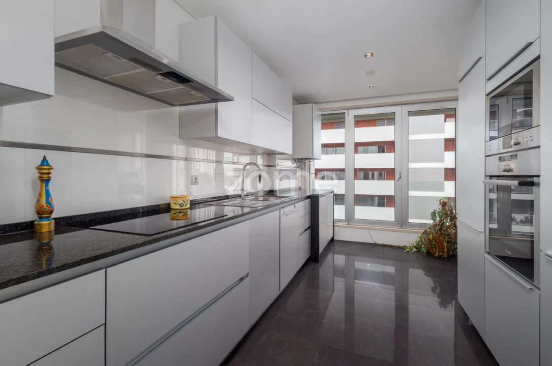 Apartamento T2 para Venda em Areeiro Foto 11