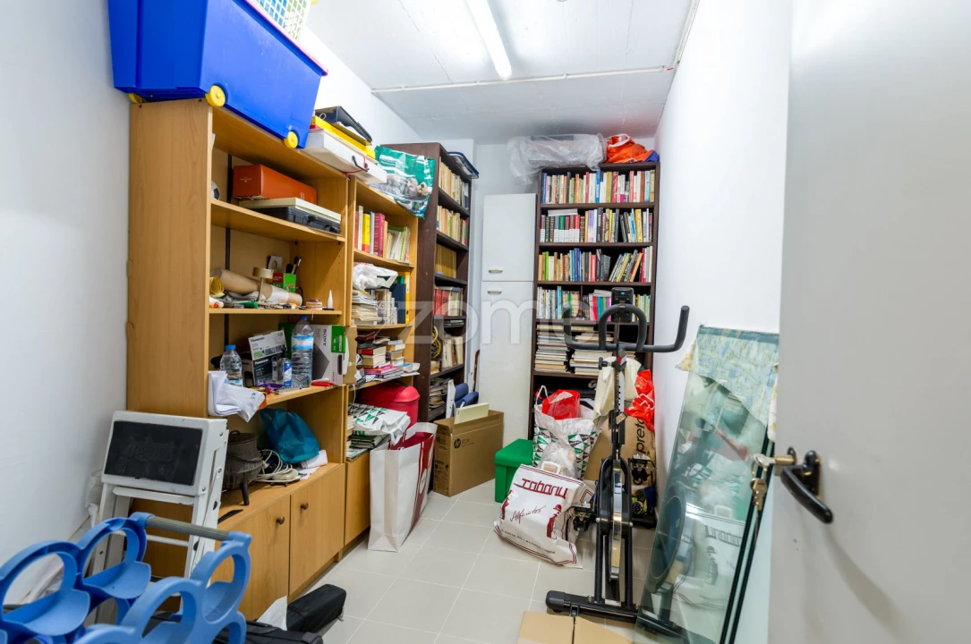 Apartamento T2 para Venda em Areeiro Foto 29