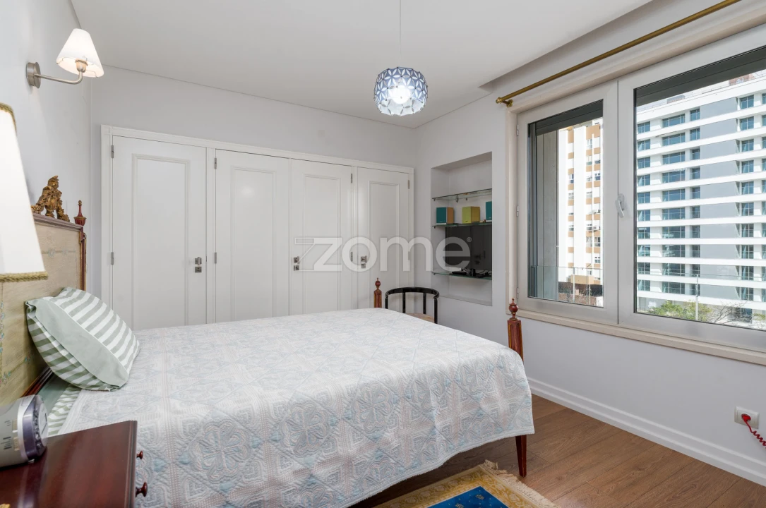 Apartamento T2 para Venda em Areeiro Foto 18