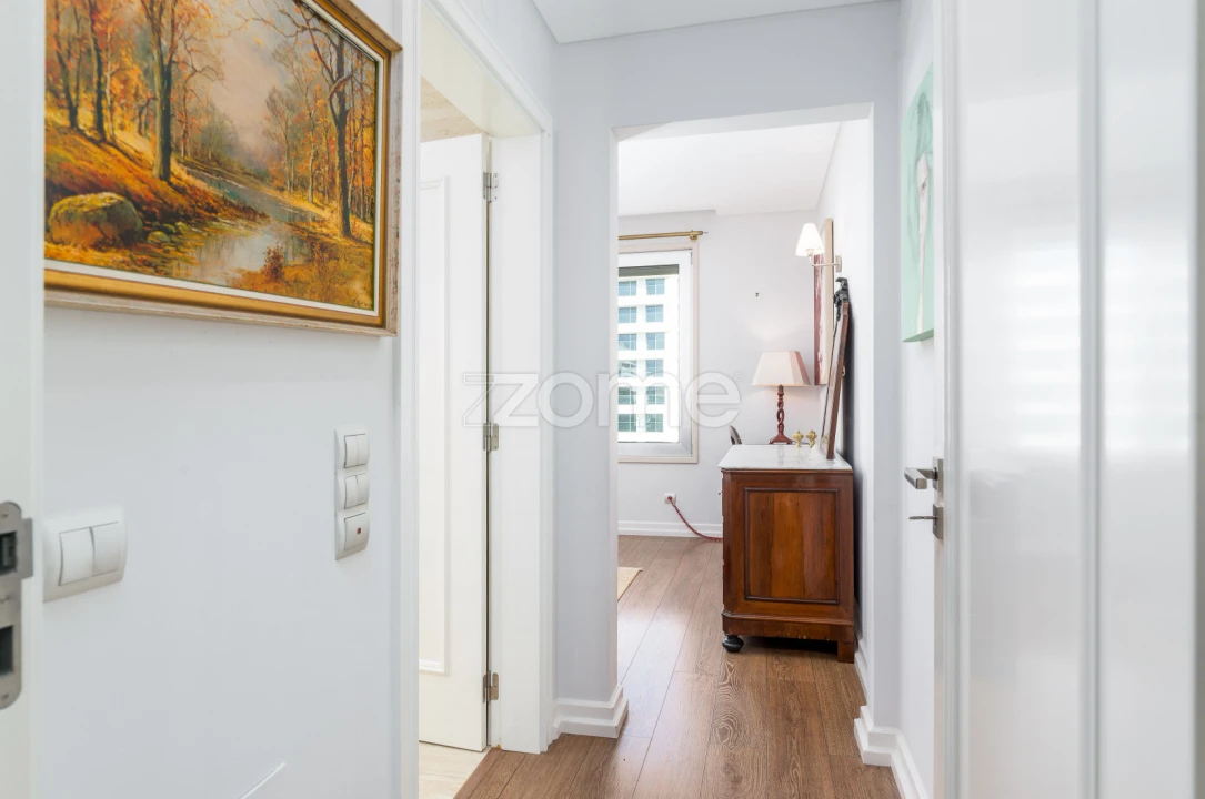Apartamento T2 para Venda em Areeiro Foto 17