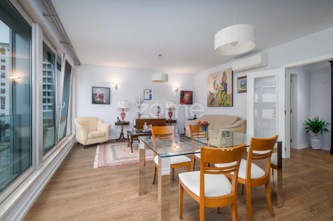 Apartamento T2 para Venda em Areeiro Foto 7