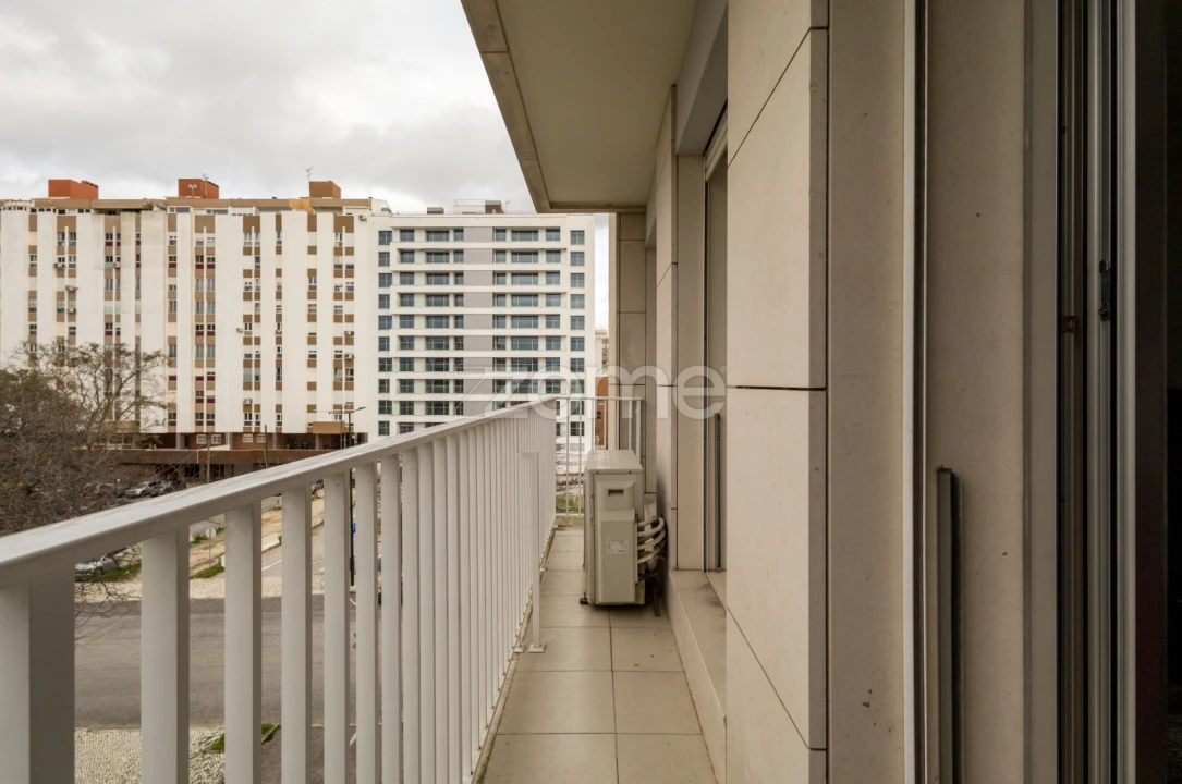 Apartamento T2 para Venda em Areeiro Foto 26