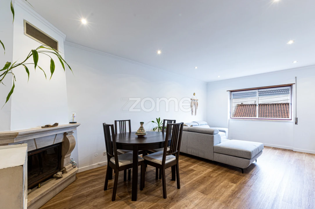 Apartamento T2 para Venda em Algueirão-Mem Martins Foto 2