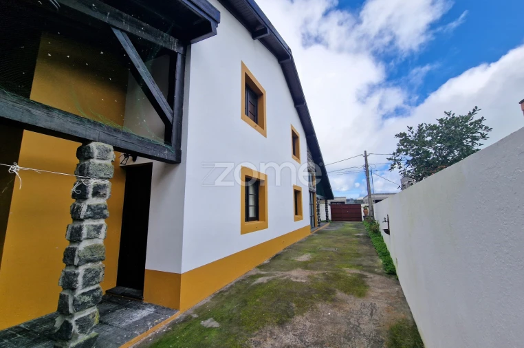 Moradia T3 para Venda em Pico da Pedra Foto 2