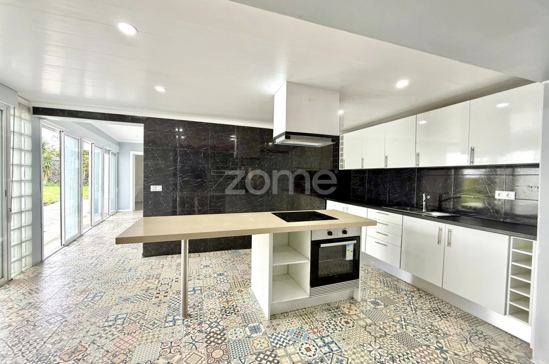 Moradia T4 para Venda em Arrifes Foto 12