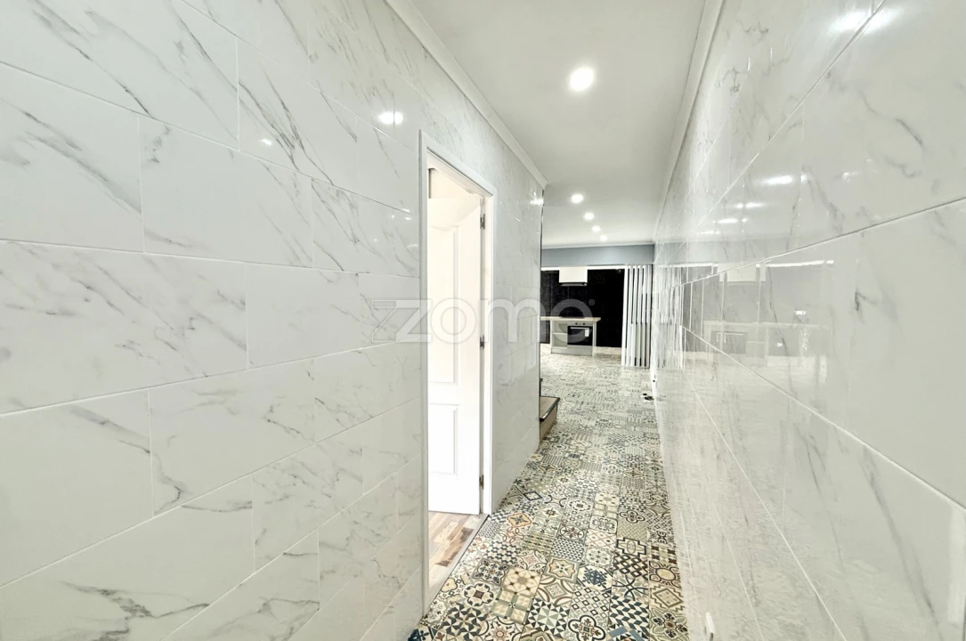 Moradia T4 para Venda em Arrifes Foto 2