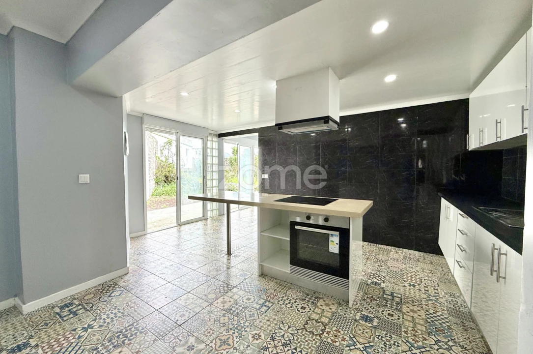 Moradia T4 para Venda em Arrifes Foto 11