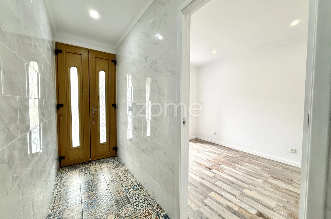 Moradia T4 para Venda em Arrifes Foto 3